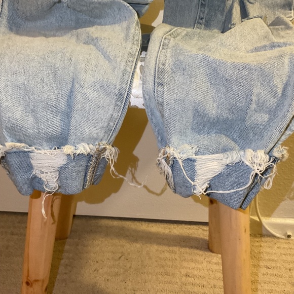 Distressed denim - Picture 2 of 2